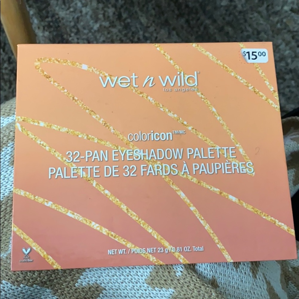 32 eyeshadows Wet n Wild